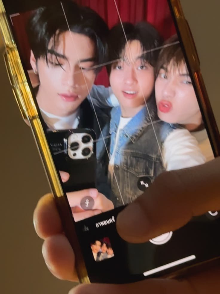 eepipor's tweet photo. this trio will always have a special place in my heart <3 https://t.co/lhZUaHhzNc