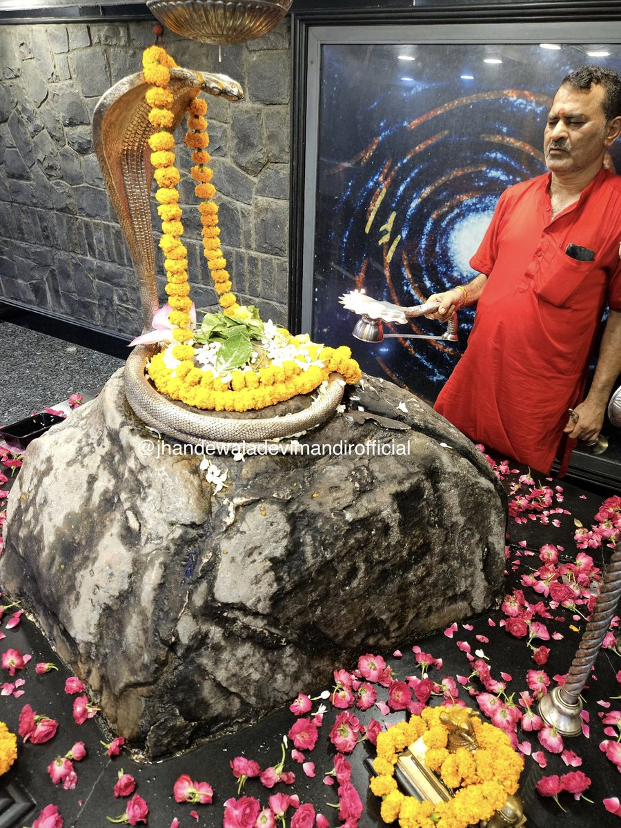 bbjtsmedia's tweet photo. 🌺 जय माता दी 🙏🏻
आदि शक्ति माँ झण्डेवाली देवी जी के पावन श्रृंगार दर्शन
✨ आज दिनांक 08 जुलाई , बुधवार सायं 7:30 बजे 
माँ की दिव्य कृपा सब भक्तों पर सदैव बनी रहे 🙏🏻❤️
जय माँ झण्डेवाली की! 🌸🌼 https://t.co/xoX0bmcVHv