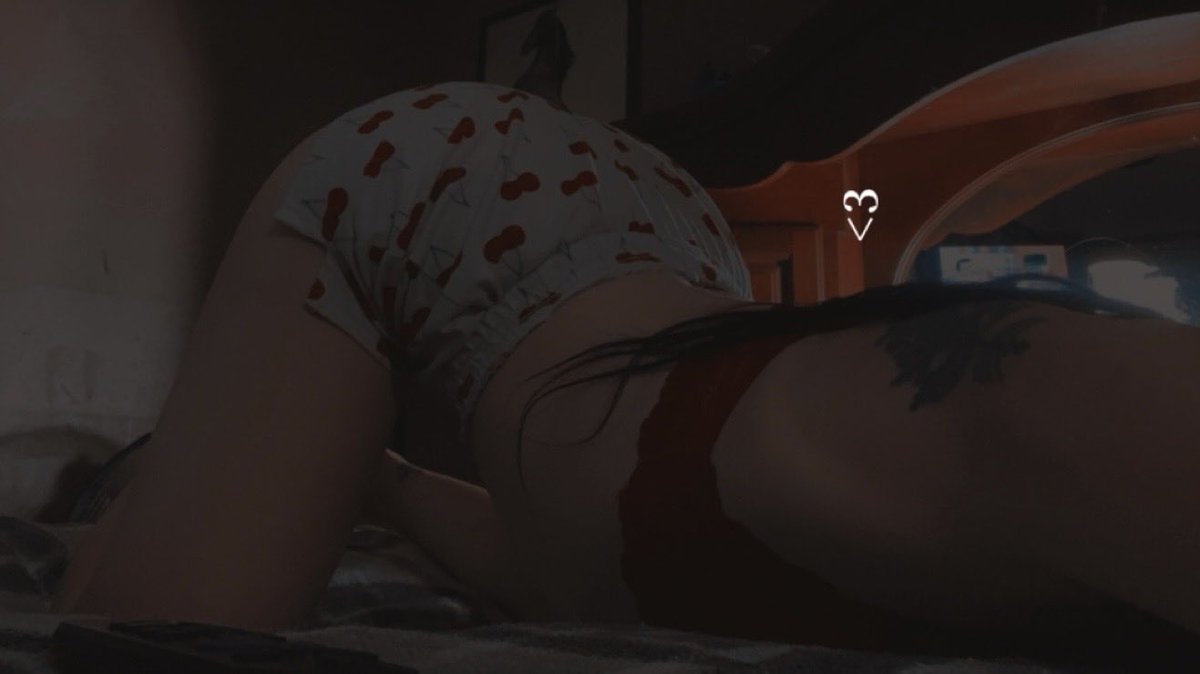 demon_bunni's tweet photo. Rise and shine 😘✨
#nsfwtwt #gothgirl #bootypics #nsfw https://t.co/kC8S3flHrI