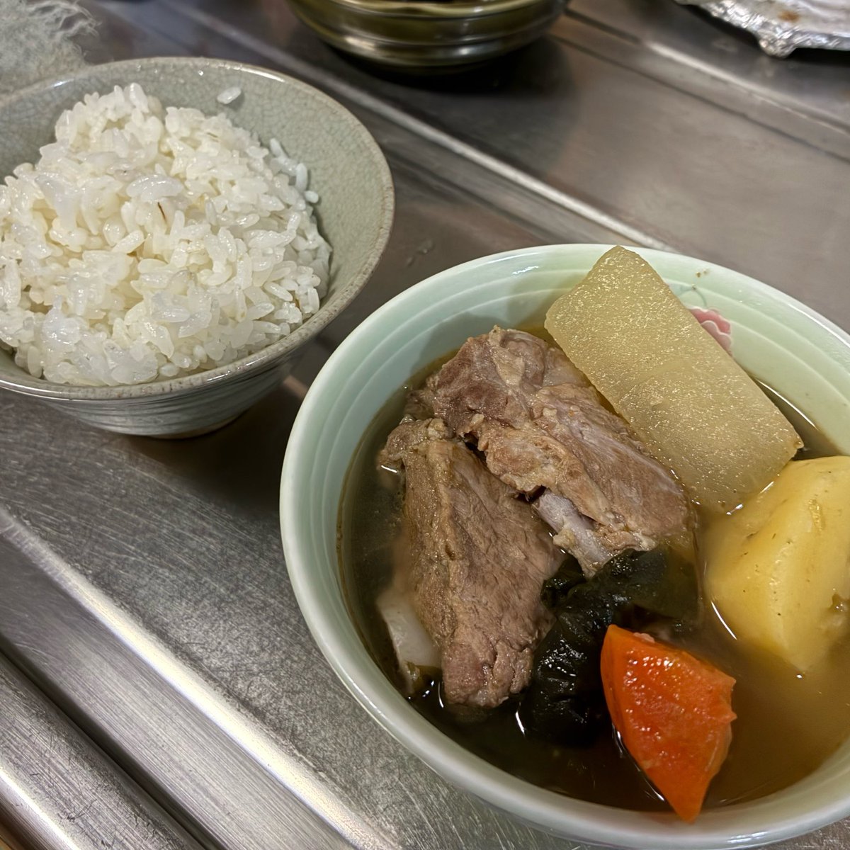 Y1918O's tweet photo. 実家ご飯も美味しかったな〜。肉食べすぎ https://t.co/rWAWfHOAhJ