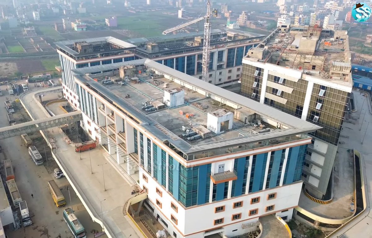 SitamarhiJila's tweet photo. Patna ISBT vs Bhubaneswar ISBT

Patna ISBT
• Cost: ₹330 Cr
• Built-up Area: 82,810 sq m

Bhubaneswar ISBT
• Cost: ₹210 Cr
• Built-up Area: 28,125 sq m

Patna's bus terminal is nearly 3 times larger in built-up area, yet its budget is only ₹120 crore higher than Bhubaneswar's.

If a world-class bus terminal could be built in Bhubaneswar for ₹210 crore, why does Patna's much larger project not appear to offer the same level of quality and passenger experience? Shouldn't a terminal of this scale have received proportionately greater investment?