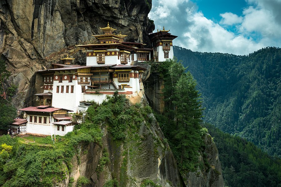 PVLGroup's tweet photo. Around the World: Bhutan, South Asia
Beautiful landscapes with mountains, steep valleys, &amp; ancient monasteries. Known for Tigers Nest Monastery that clings to the cliffside. Go trekking, cycling, hiking &amp; golfing. Meditate &amp; take a helicopter tour.
#bhutan #vacation #moving https://t.co/iJPOx7ZLeI