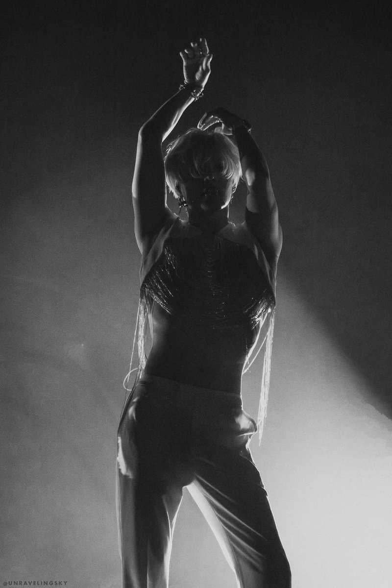 taemingus's tweet photo. DOES ANYONE KNOW WHO THIS IS????? 

I SAW THESE PICTURES AND I AM OBSESSED!!! 

PLEASE HELP https://t.co/qrj94Aw5Ed