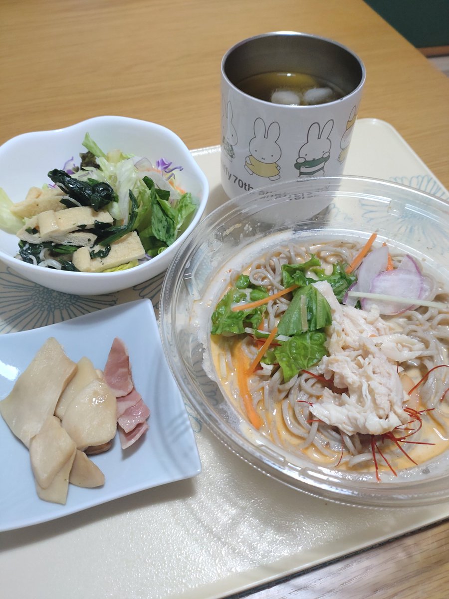 mackey_321's tweet photo. 今日はセブンの蕎麦。
0:30飯はなんとなくヘルシーにしたい。 https://t.co/Poy05J5nCT