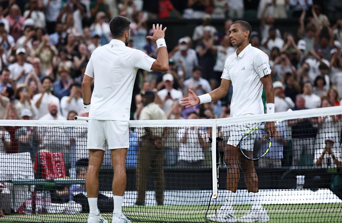 Tiempodetenis1's tweet photo. 👏 Felix Auger-Aliassime se deshizo en elogios para con Novak Djokovic

🗣️ "Al final volvió a demostrar que, cuando más lo necesita, responde. Es muy sólido. La calidad de su saque probablemente sea una de las mejores del circuito. Y con la devolución, especialmente al segundo servicio, siempre te obliga a jugar. Devuelve profundo, a las líneas... Es impresionante verlo hacerlo una y otra vez."

🗣️ "He visto muchísimos partidos de Novak a lo largo de los años. Incluso cuando no está jugando su mejor tenis, como pasó cuando venció a Federer aquí en 2019, sentís que en los tie-breaks y en los momentos de mayor presión siempre saca bien, te obliga a jugar un golpe más o te mantiene en una posición en la que no podés atacarlo, hasta que espera que cometas un error."