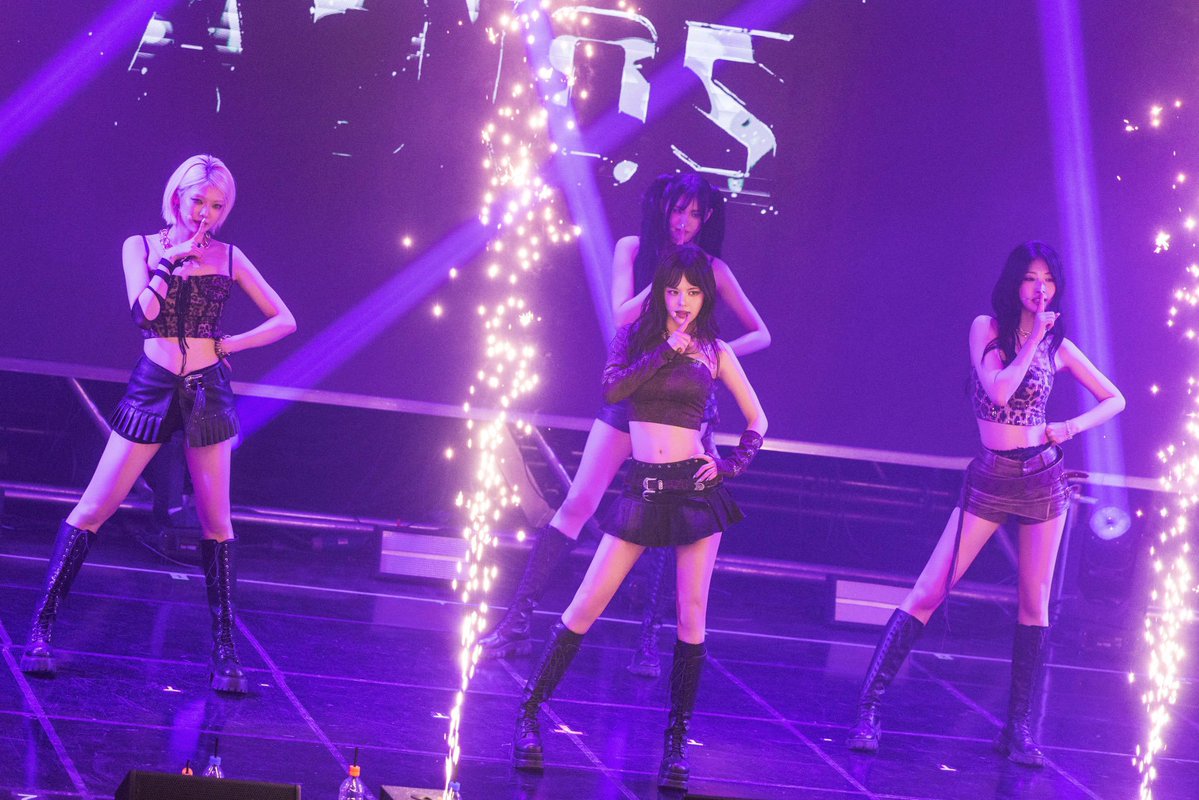 FGlowsting's tweet photo. #EVERGLOW's #RE_CODE world tour is now the most massive international tour of their career and the largest geographic circuit for a mid-sized company this year. https://t.co/ytZQDTF6Xn
