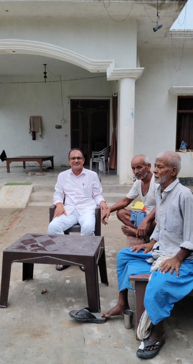 RamAicc's tweet photo. आजमगढ़ अपने विधानसभा क्षेत्र मुबारकपुर 346 ग्राम सरदारपुर बाबू निवासी श्री शैलेश यादव जी के आवास पर उनके पिताजी से शिष्टाचार मुलाकात। https://t.co/Jeogx74u05