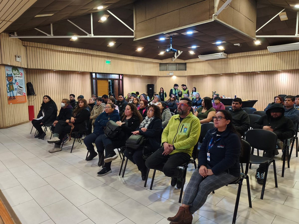 SenapredRM's tweet photo. SENAPREDRM participó en el inicio de los brigadistas comunitarios de la comuna de #Renca. En la Actividad participaron los vecinos de la comuna, la Municipalidad y Senapred. https://t.co/Hx8RaqPBxl