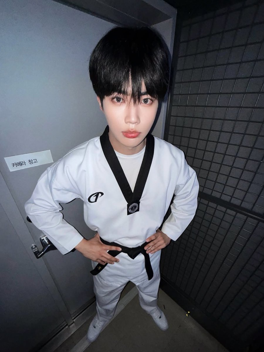 gunwxxk11's tweet photo. 건욱이랑 치고마 ㅈㅉ 닮아서 박박웃김ㅜ쿠ㅜㅋ https://t.co/9DCtGoh88g