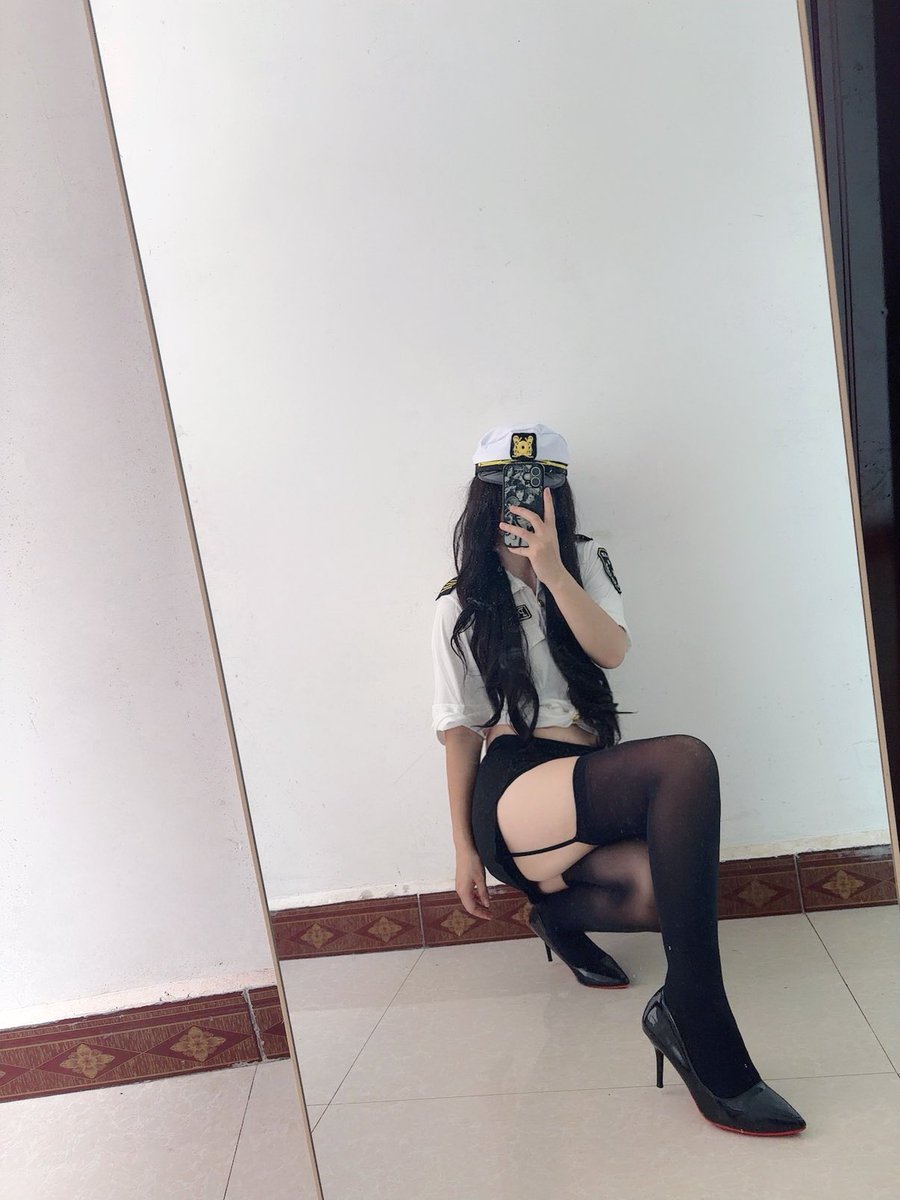 chendongdong28's tweet photo. 想舔我的高跟鞋吗贱狗 https://t.co/TVavz1DOlK
