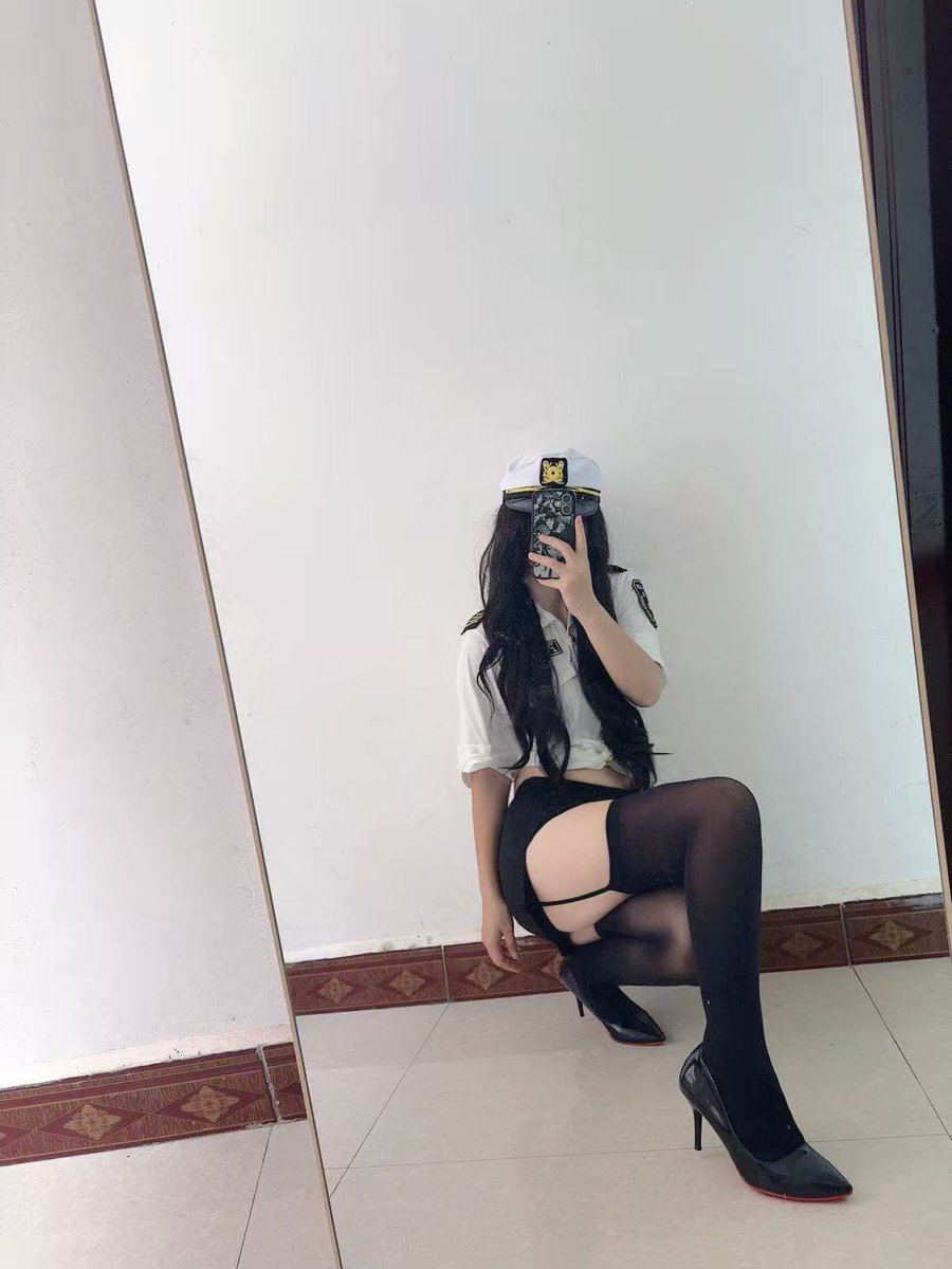 chendongdong28's tweet photo. 想舔我的高跟鞋吗贱狗 https://t.co/TVavz1DOlK