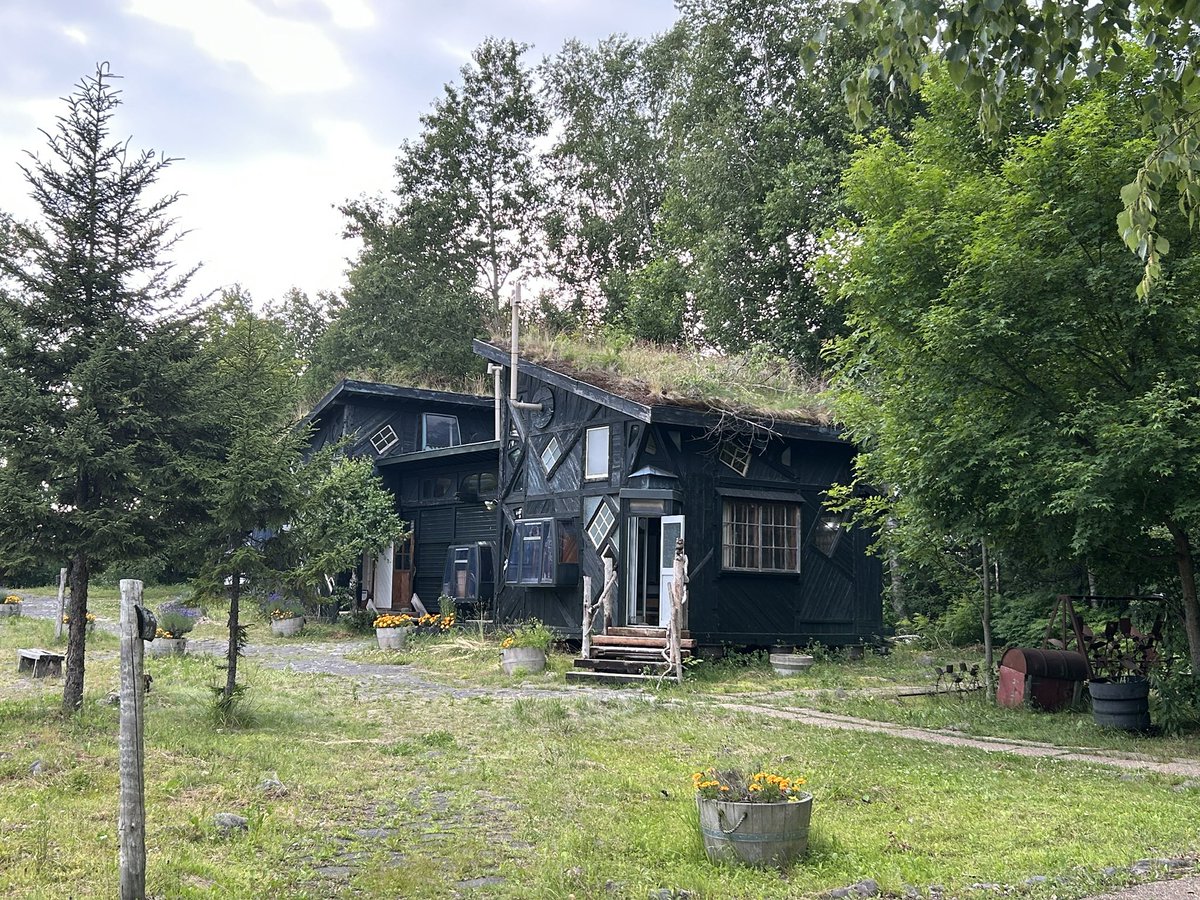 kyoshodo's tweet photo. 北の国から　2026年夏

大好きなドラマ。「北の国から」
拾ってきた家にしか行けませんでしたが、五郎さんに会えた気がしました。
この遺言通り、拾ってきた家がもう一軒建っていて、純と結ちゃんのお家が出来ていました。
なんかドラマが続いているみたいで嬉しかったです。

倉本聰監督凄いなぁー https://t.co/jHN9Vgf5uC
