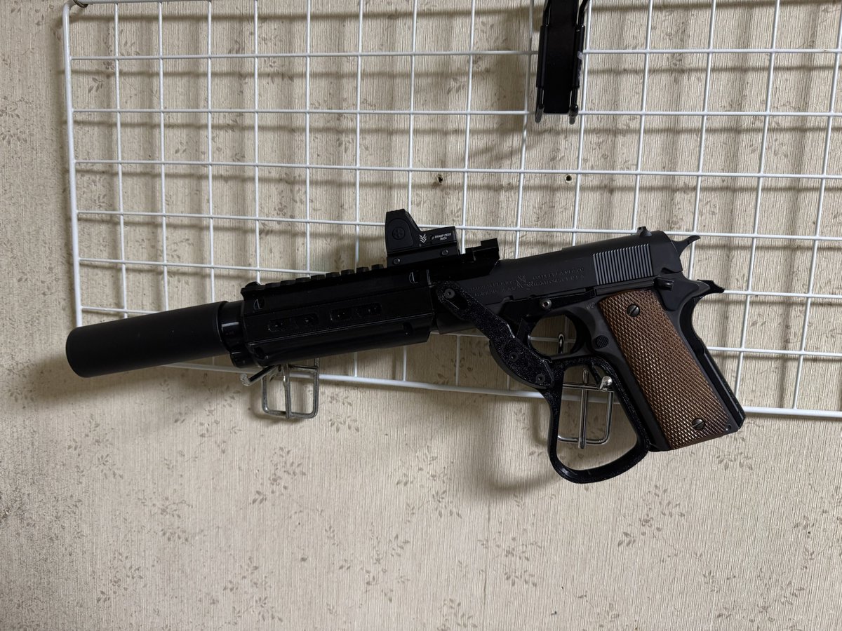 sabagebob's tweet photo. 私の大好きなガバメント

 #このツイートを見た人は武器ならなんでもいいから好きな武器晒しなさい https://t.co/9qQc8vIxrI