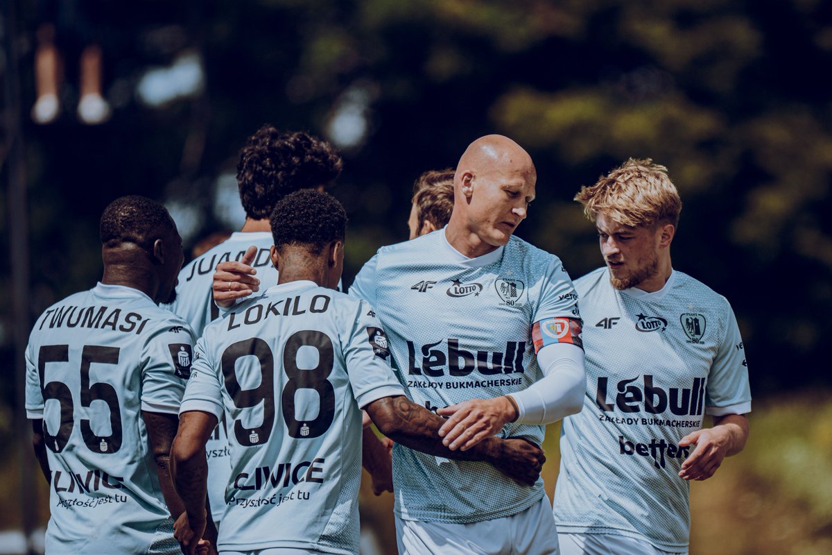PiastGliwiceSA's tweet photo. Trzymamy się RAZEM! 🔵🔴
Galeria z meczu #PIAMIE już dostępna! 📸
➡️ https://t.co/50eVHOTRby https://t.co/kdAhCE4bMP