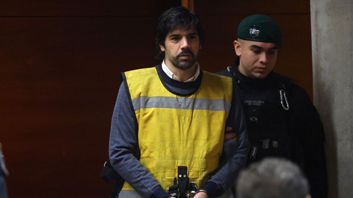 Cooperativa's tweet photo. Fiscalía formalizó a Joaquín Lavín León por delitos electorales https://t.co/MHgVhBkc0u https://t.co/A7GqnO0Qaw