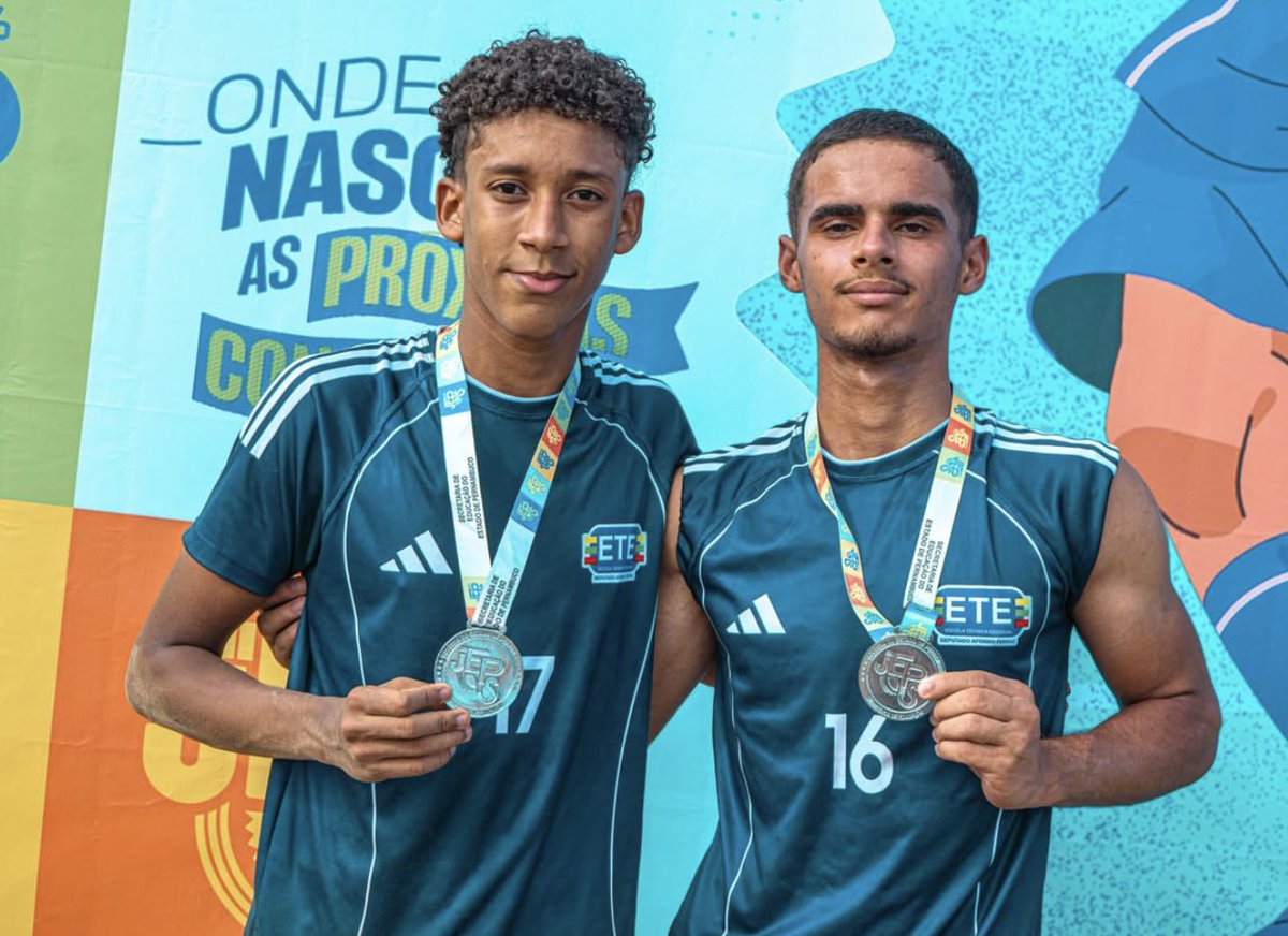 oficialfedepe's tweet photo. Toda medalha carrega uma história. 🏅✨

Na regional da GRE Deputado Antônio Novaes, estudantes-atletas de sete municípios mostraram que cada conquista é resultado de dedicação, coragem e muito esforço. 💙🏐 #FEDEPE #JEPS2026 https://t.co/KgkKERs1CE