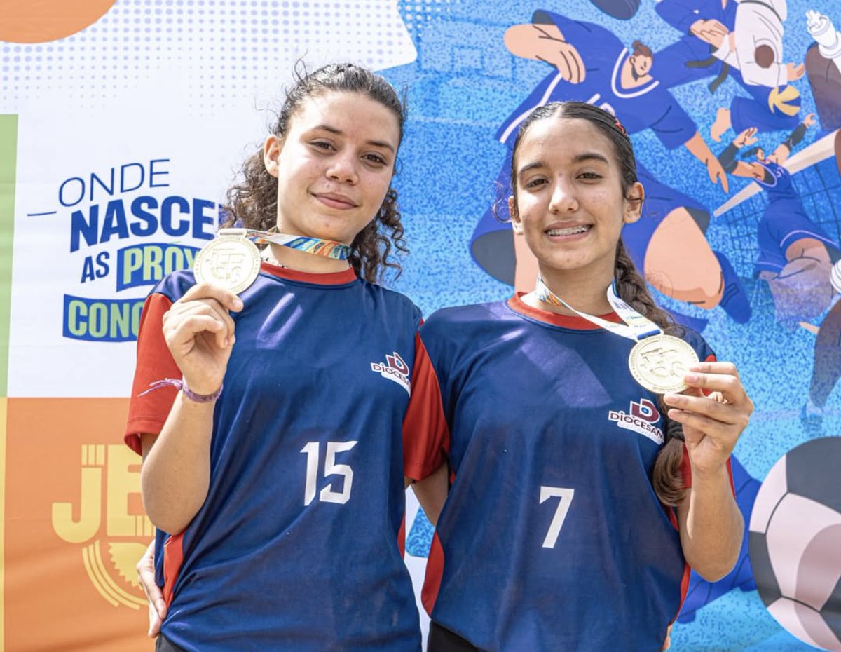 oficialfedepe's tweet photo. Toda medalha carrega uma história. 🏅✨

Na regional da GRE Deputado Antônio Novaes, estudantes-atletas de sete municípios mostraram que cada conquista é resultado de dedicação, coragem e muito esforço. 💙🏐 #FEDEPE #JEPS2026 https://t.co/KgkKERs1CE