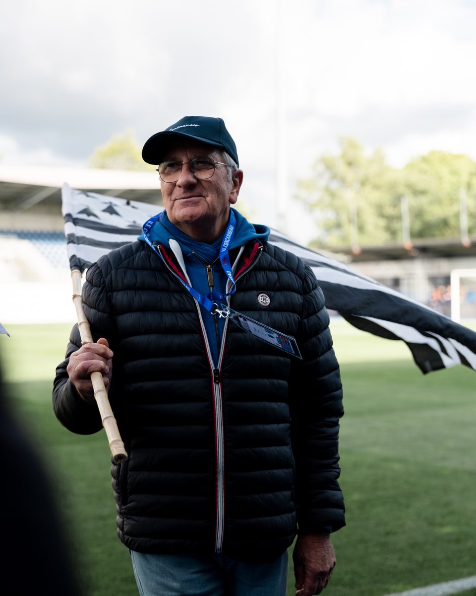 USConcarneau's tweet photo. Abonnés, retirez votre carte d'abonné ce samedi avant la réception du FC Lorient !

Toutes les infos pratiques (guichet, horaires, documents à prévoir) sont sur notre site.

👉https://t.co/lAJkPoe7ND https://t.co/e46oaTLcGD