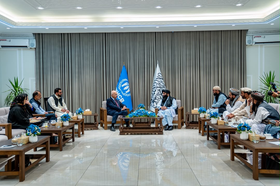 Qarar85's tweet photo. د کورنیو چارو محترم وزیر الحاج ملا خليفه صاحب د ملګرو ملتونو د کډوالو ادارې له عالي کمېشنر سره وکتل. https://t.co/fNpWBkyDu8