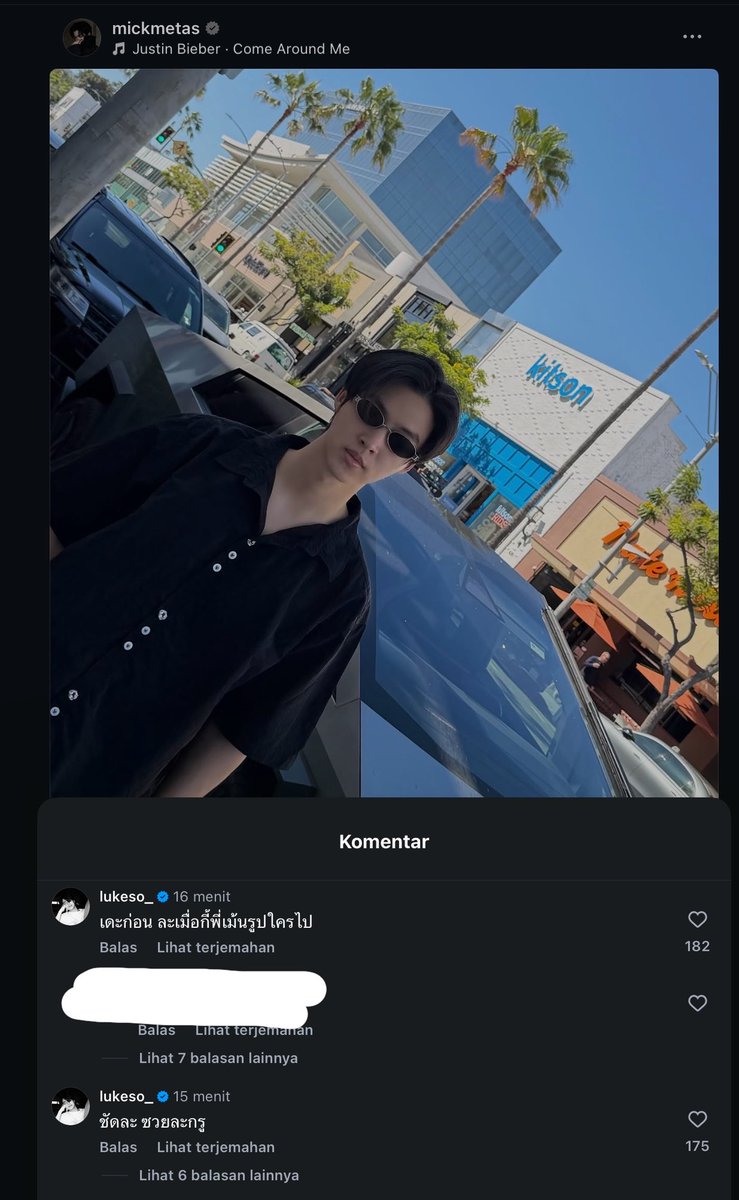 halfmyhppness's tweet photo. di postingan win: 
🦊 udah kangen/kangen nih 
🦊 aku kira itu postingan mick. maaf ya, P’Win 😭🙏🏻

di postingan mick:
🦊 eh bentar… tadi aku komen di foto siapa ya?
🦊 waduh… mampus gue

/GATAU LAGI LAH MALU GUE MAH LUKEE😭😭😭😭😭
#lukeso_ #mickmetas #LukeMick https://t.co/9kGlP9cSej