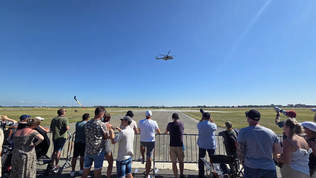 defis_eu's tweet photo. 🚁 Search and Rescue (SAR) in action at Koksijde Air Base by the 40th Helicopter Squadron 🇧🇪

💡 When a distress beacon is activated, Galileo SAR helps relay the alert, enabling rescue teams to locate people in distress faster.

🔗 https://t.co/XEVfjqDhwF

#EUSpace https://t.co/XoYerHfww1