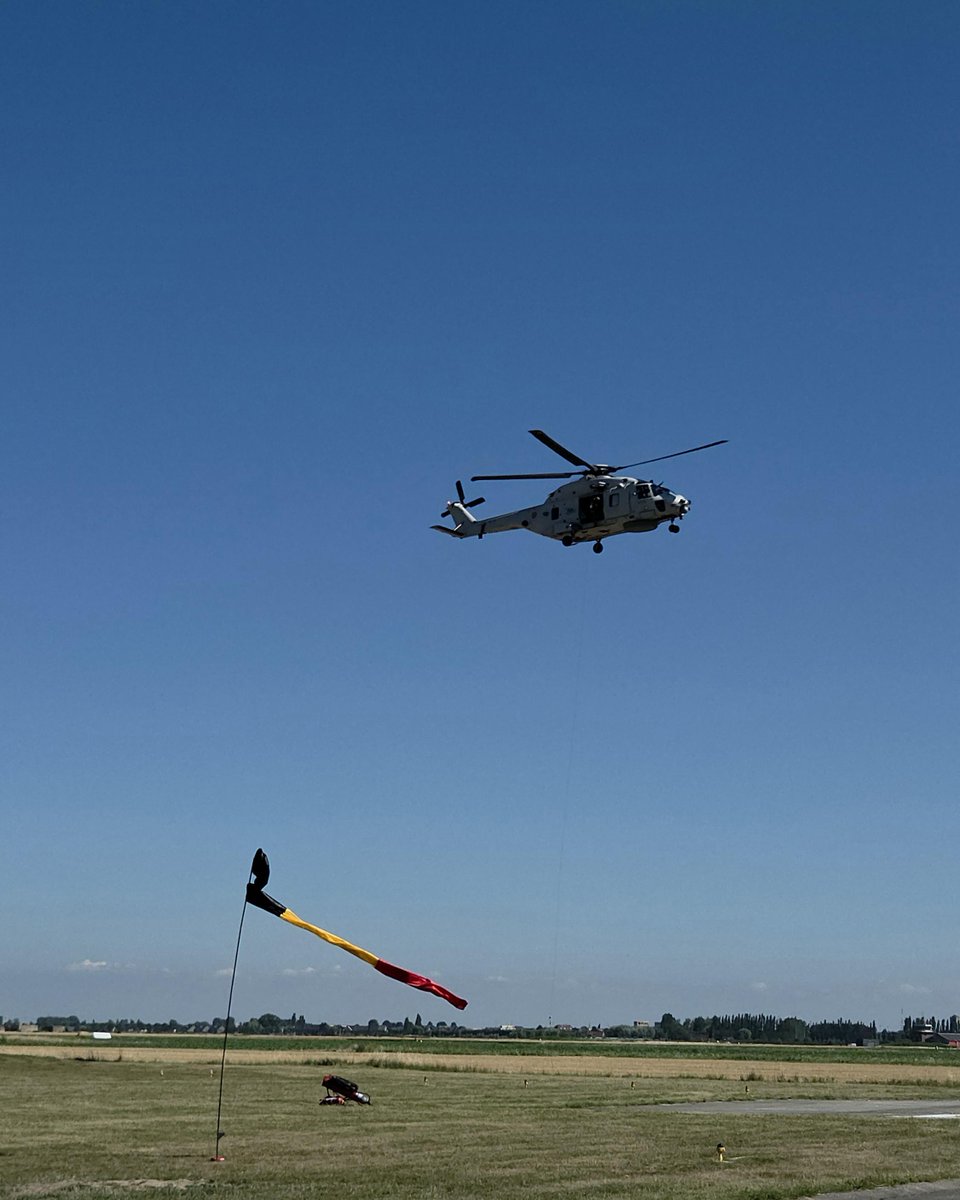 defis_eu's tweet photo. 🚁 Search and Rescue (SAR) in action at Koksijde Air Base by the 40th Helicopter Squadron 🇧🇪

💡 When a distress beacon is activated, Galileo SAR helps relay the alert, enabling rescue teams to locate people in distress faster.

🔗 https://t.co/XEVfjqDhwF

#EUSpace https://t.co/XoYerHfww1
