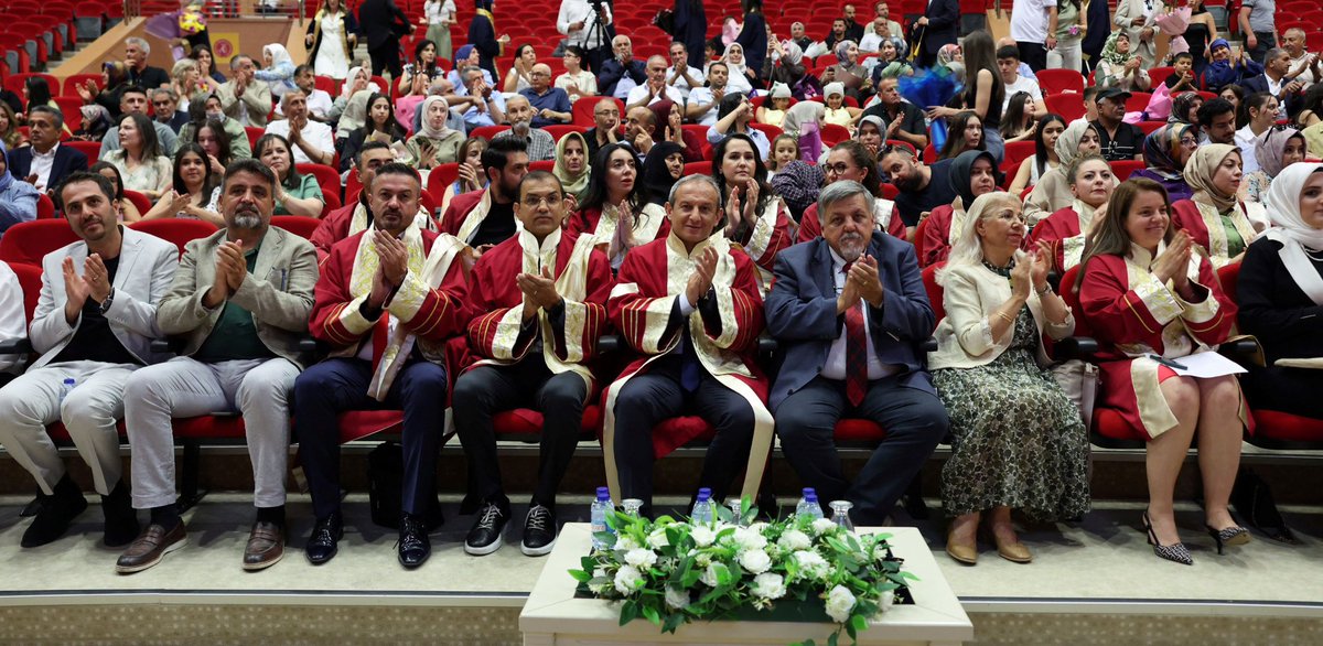 DisNevu's tweet photo. NEVÜ Diş Hekimliği Fakültesi İlk Mezunlarını Verdi

Nevşehir Hacı Bektaş Veli Üniversitesi (NEVÜ) Diş Hekimliği Fakültesi, ilk mezunlarını düzenlenen törenle uğurladı. Genç diş hekimleri, diplomalarını alarak diş hekimliği mesleğine ilk adımlarını attı. https://t.co/vSjRklgJx3