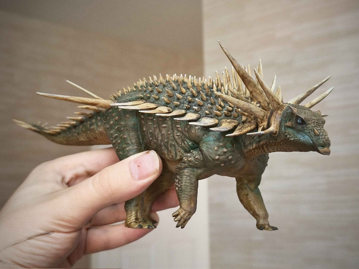 Sketchy_raptor's tweet photo. Spicomellus, almost ready for @DinoConUK (just needs varnishing). This was not easy to paint for obvious reasons, but I'm super happy with the results. https://t.co/qOKhzJpPtv
