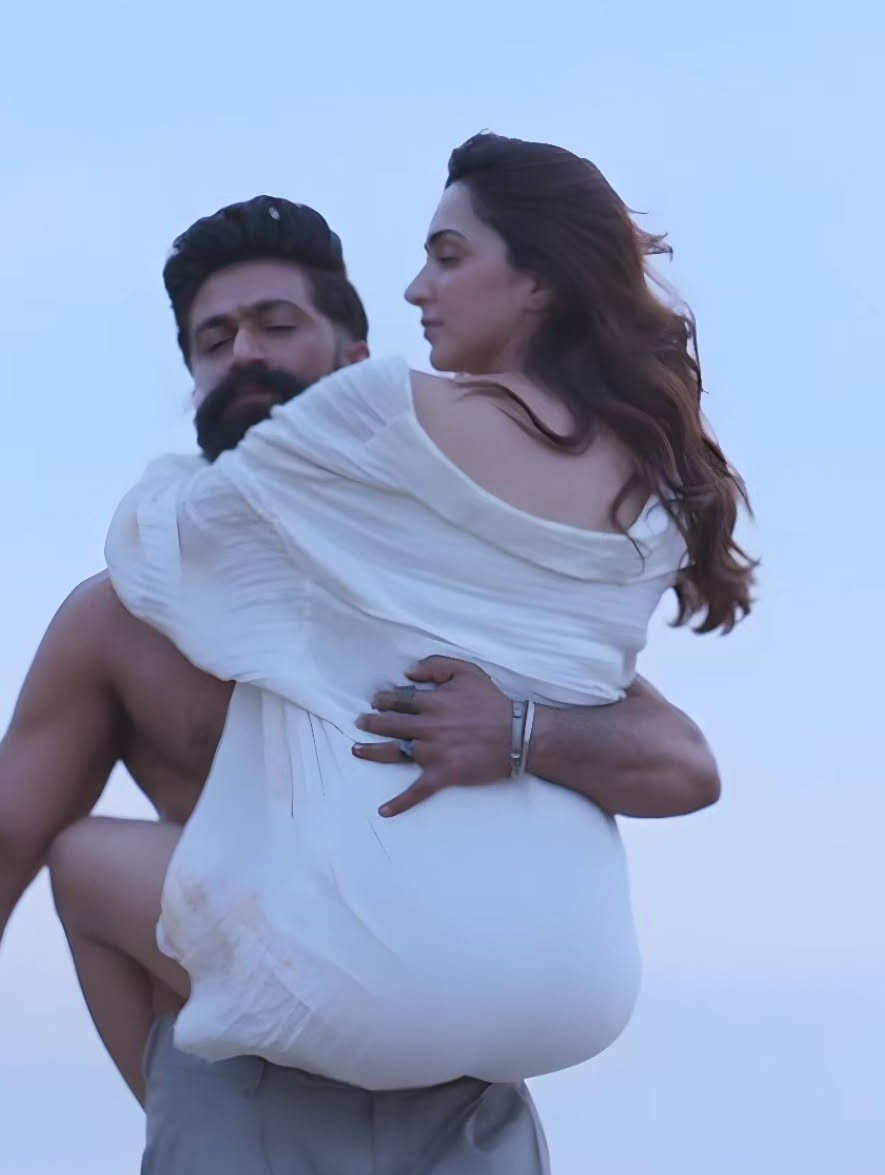 ActressStan_X's tweet photo. Kiara Advani in Toxic 🥵

A Thread 🧵 

1/4 https://t.co/NUfkSeKjUu