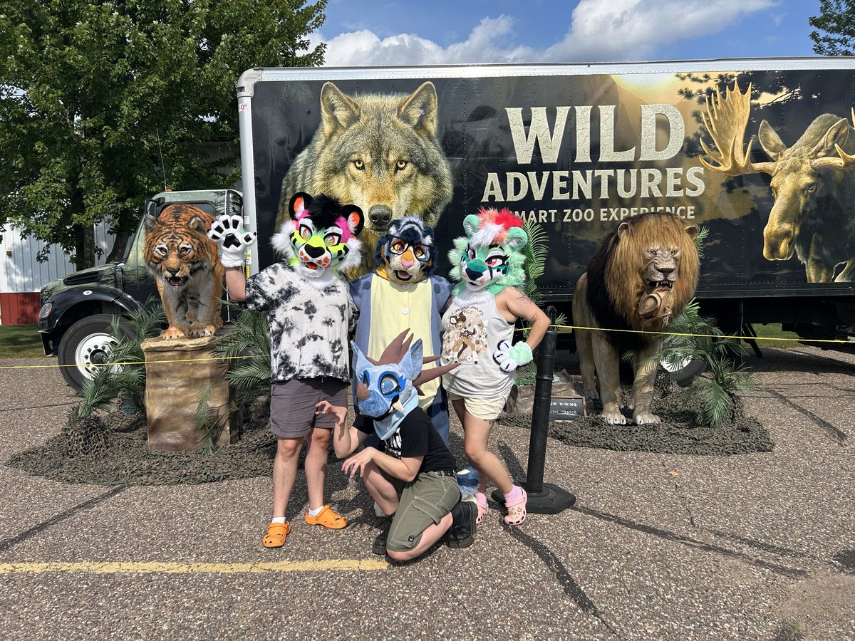 ethansmenagerie's tweet photo. Went fursuiting with my friends in 90° weather and would do it all over again <3 

🐉: @ReptilleTheRose
🐆💚: @SeasideChee
🐆💛: @paradoxxpalms https://t.co/KU1Qu8iK1T
