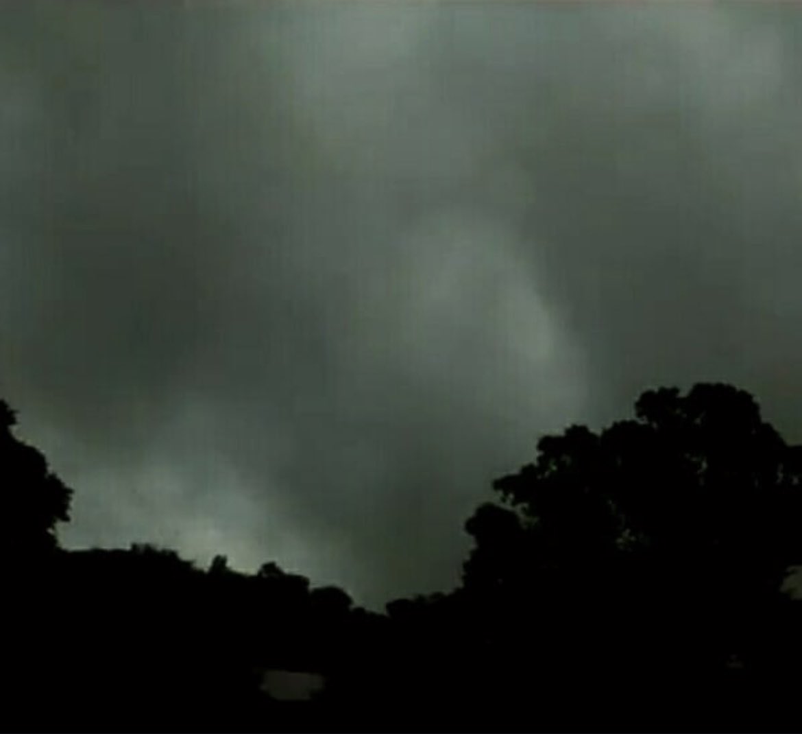 benhosWX's tweet photo. Top tornadoes of my chasing “career” (generous)

1. Palmer - Gilmore City, IA 4/12/22
2. Ipava, IL 6/11/26
3. Shobonier, IL 4/30/25
4. Cushing, TX 4/13/19
5. A bunch of bird farts, all tied https://t.co/bgah5x5yLt