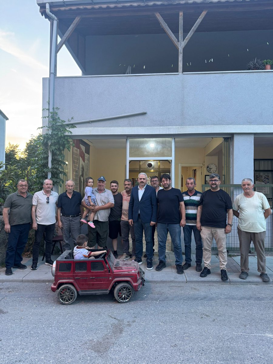 mhparnavutkoy's tweet photo. 📍Hacımaşlı Mahallesi 
İlçe Başkanımız Sn. Cihan Barut @CihanBARUTCCC ,yönetim kurulu üyelerimiz ve Hacımaşlı Mahalle Başkanımız Samet Pekçetin ile birlikte Arnavutköy/Hacımaşlı Mahallemizdeki mahalle sakinlerimizin hoşsohbetlerine ortaklık ederek istişarelerde bulunduk.
Bizleri yalnız bırakmayan Hacımaşlı Mahalle Muhtarımız Muzaffer Özkan’a teşekkür ederiz.
🇹🇷🇹🇷🇹🇷

⏳Arnavutköyle, Arnavutköylülerle kucaklaşıyoruz 

@_MHPistanbul_ @rahmancanmhp @CamurMehmet123 
#hacımaşlı