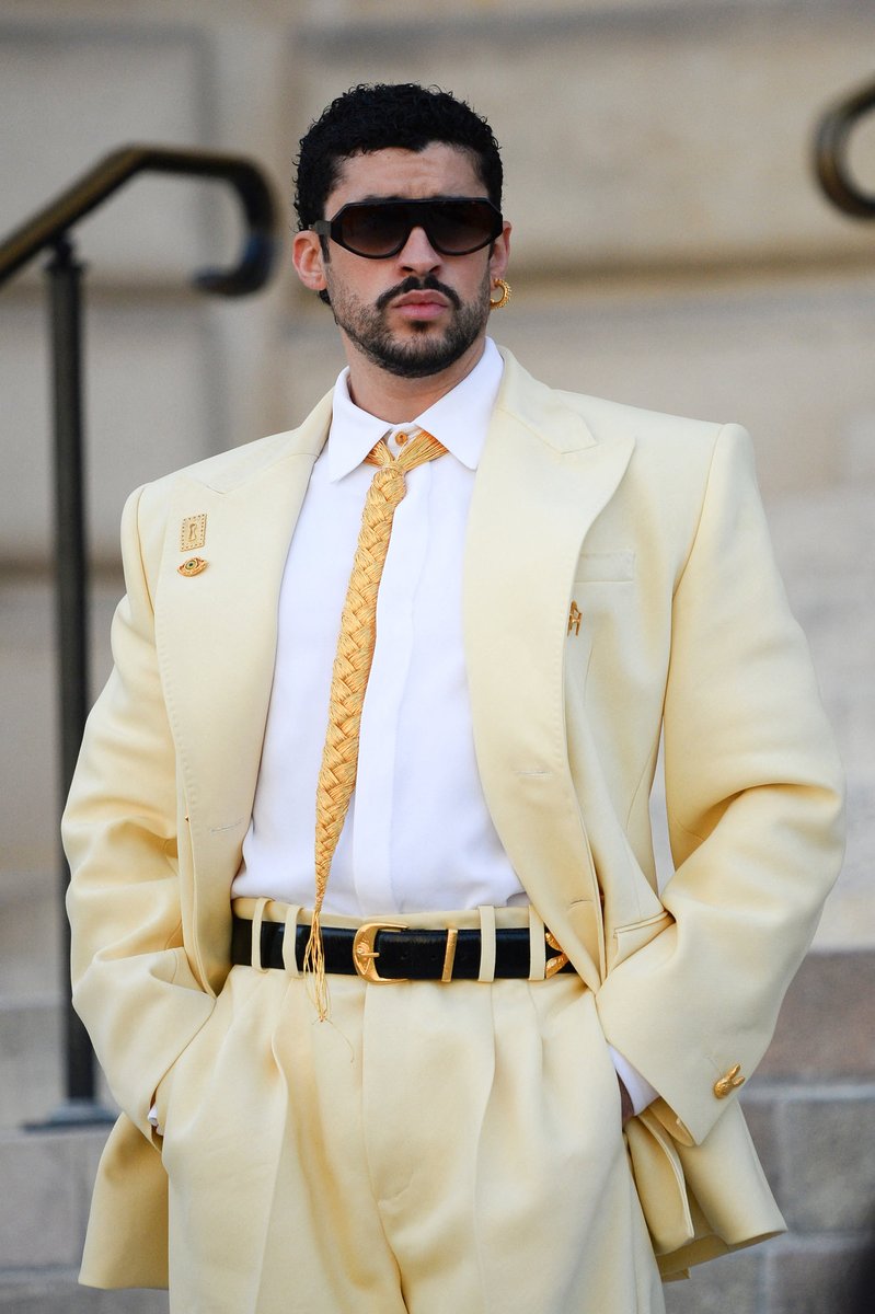 BadBunnyorg's tweet photo. 📸 photos of @sanbenito from #FashionWeek at the Schiaparelli Haute Collection from July 6th have been added to the gallery! #BadBunny

🔗 https://t.co/1x03WZOkzu https://t.co/vqCtbBIG6g