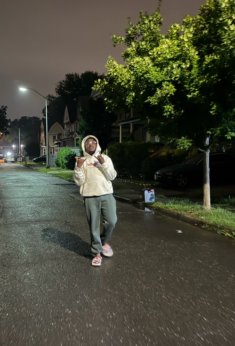 gyaigyimii's tweet photo. Late Night walk in New Jersey https://t.co/jW2vJzMMgR