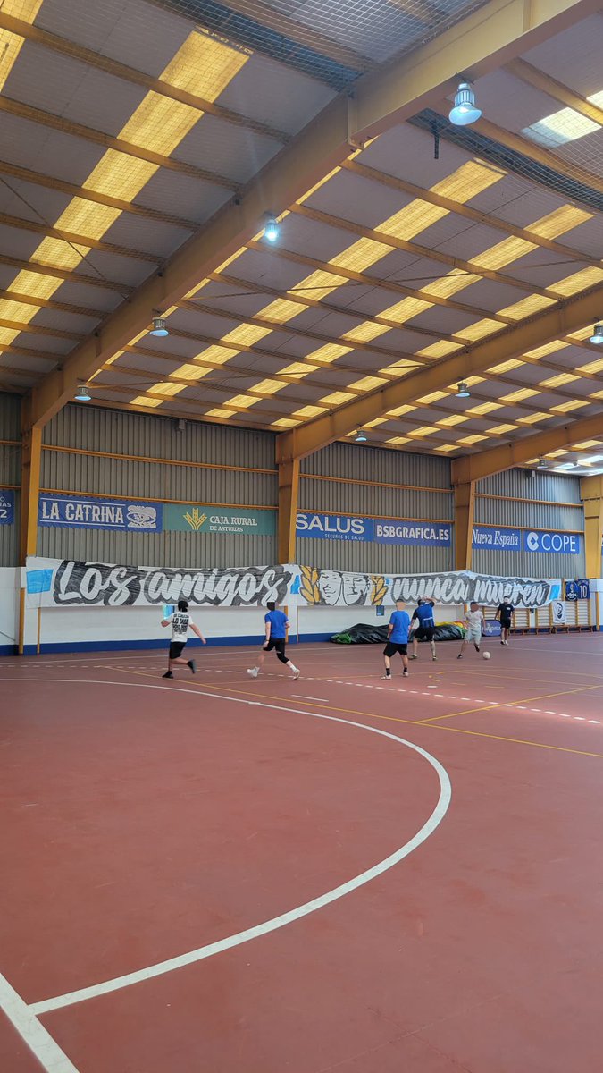 Symmachiarii94's tweet photo. Torneo veraniego en recuerdo de David, Carrio y todos aquellos SYMMACHIARII que nos dejaron durante estos años

Los amigos nunca mueren https://t.co/AruUVPtayb