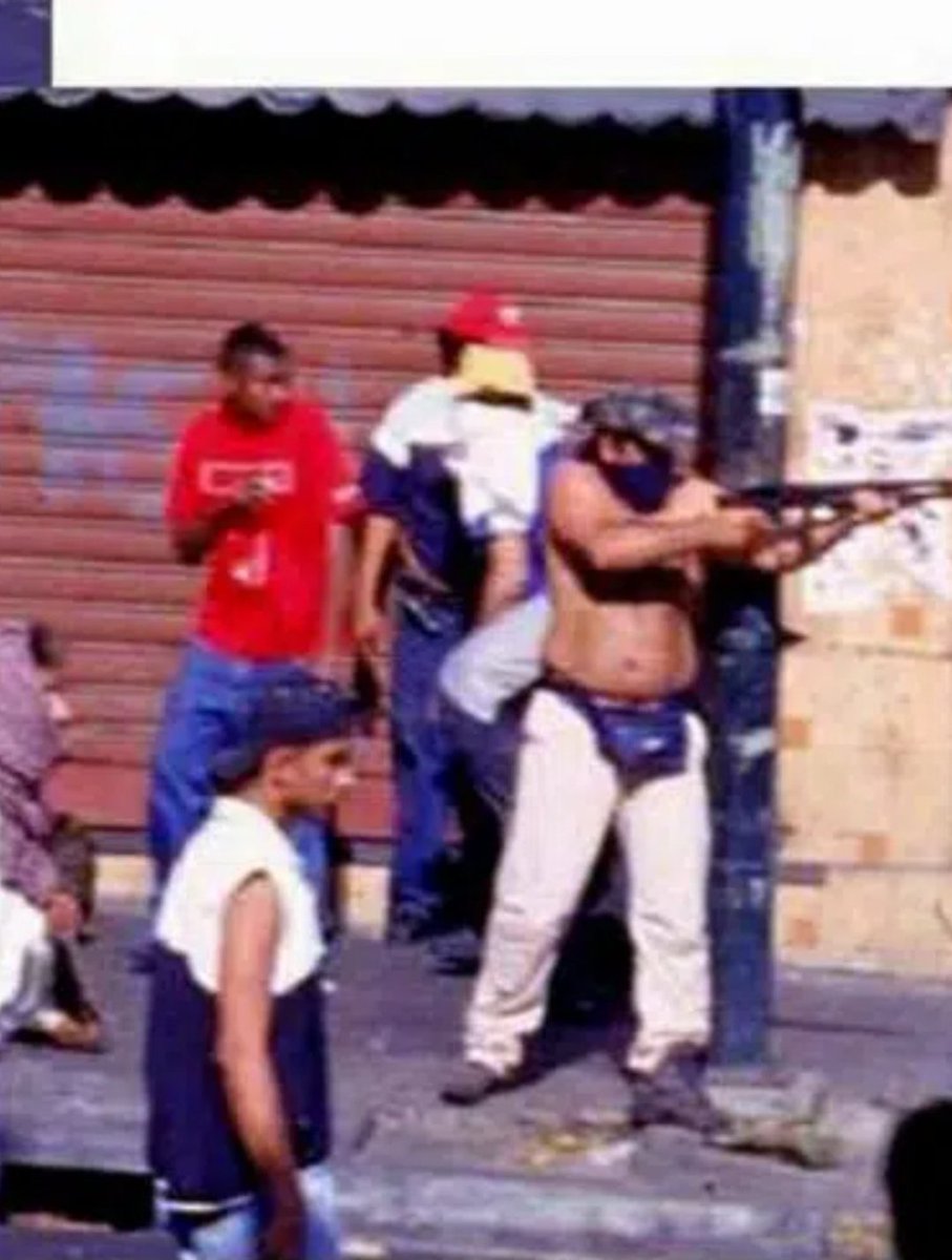 CervezaTipo's tweet photo. El 11 solo demostraron que eran capaces de dispararle a su propia gente.

No vengan con moral heroica. Son unos asesinos. https://t.co/2fm9kUGY2T