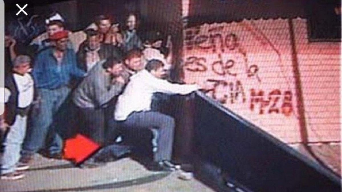CervezaTipo's tweet photo. El 11 solo demostraron que eran capaces de dispararle a su propia gente.

No vengan con moral heroica. Son unos asesinos. https://t.co/2fm9kUGY2T