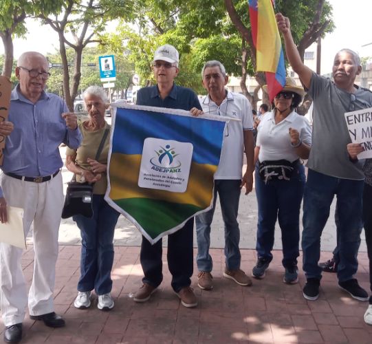 Diario_ElTiempo's tweet photo. #Gremios Jubilados de Anzoátegui proponen varias medidas para la "recuperación de Venezuela" https://t.co/M93utzXSK1 https://t.co/mKpXmGVieP