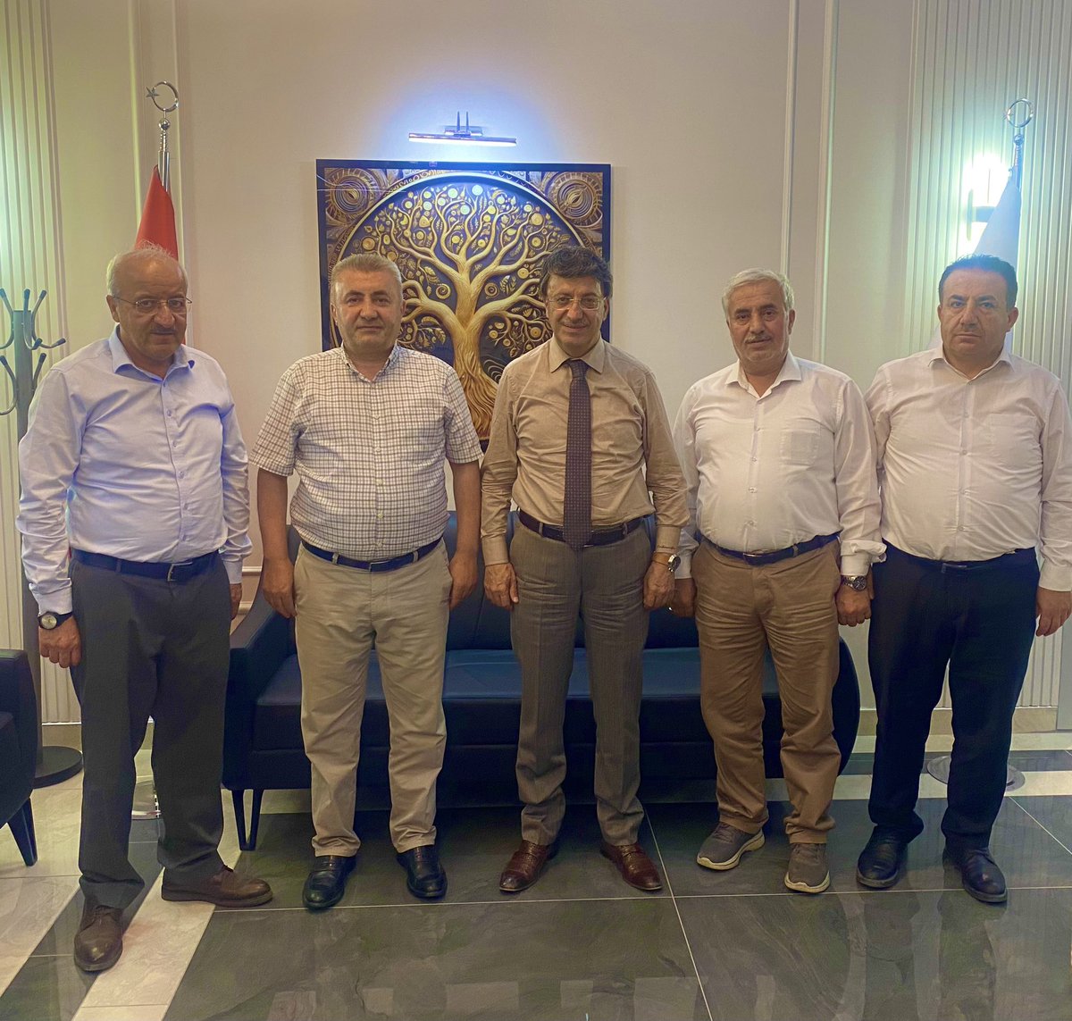 CebrailYakr's tweet photo. Van Ak Parti Milletvekili Sayın Kayhan Türkmenoğlu’nu ziyaret ettik.Sayın Vekilimize ilgisinden dolayı teşekkür ediyoruz.

@K_Turkmenoglu_V 
@nurullah_arvas 
@Lokman_kaval 
@OnsozY https://t.co/MV7e7Q34yj