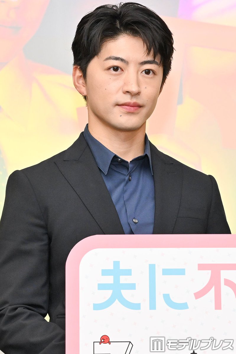 modelpress's tweet photo. GENERATIONS佐野玲於
妻へ不倫勧める夫役に挑戦

休憩中も徹底した役作り👤
https://t.co/BapNEQkO0a

📺「夫に不倫をお願いされました」記者会見 https://t.co/xNjks9Acfr