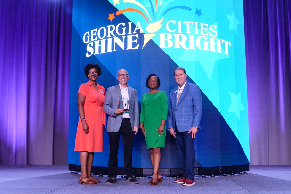 accgov's tweet photo. Kudos are in order for Athens-Clarke County Mayor Kelly Girtz, who was inducted into @gacities' Georgia Municipal Government Hall of Fame during GMA's Annual Convention last month.

Read more: https://t.co/H7nrfTccPu https://t.co/sSxZsCdu8E