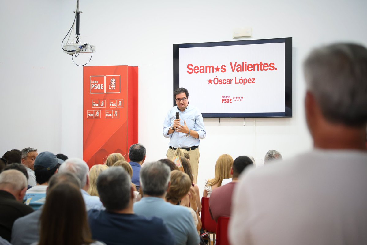 oscarlopeztwit's tweet photo. Hoy con los militantes de Latina para charlar sobre las políticas reales que Madrid necesita.

Llevamos mucho tiempo recorriendo pueblos y barrios y constatamos el mejor de los avales: la militancia.

La oportunidad del cambio está al alcance de nuestras manos. ¡A por ello! https://t.co/B1z4h0eQTe