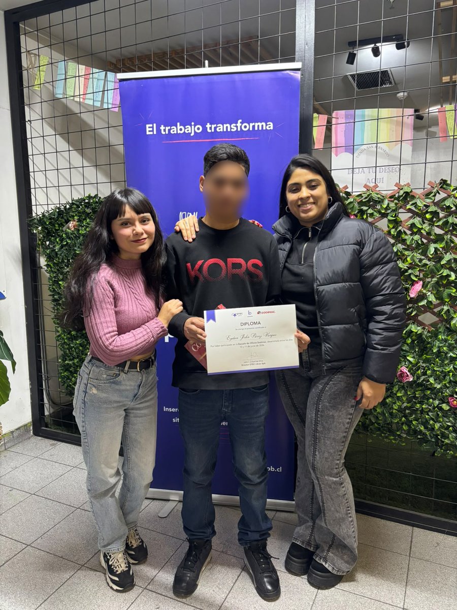 AcjCorporacion's tweet photo. 🤝 Una alianza entre la @AcjCorporacion, @fproyectob  y @homecenter_cl sigue generando oportunidades concretas. Un joven del Programa LAS SUR completó una capacitación en logística y hoy espera una entrevista laboral en la misma empresa donde se formó.
 https://t.co/oNL8ET33qF https://t.co/5i7RfuGDeA