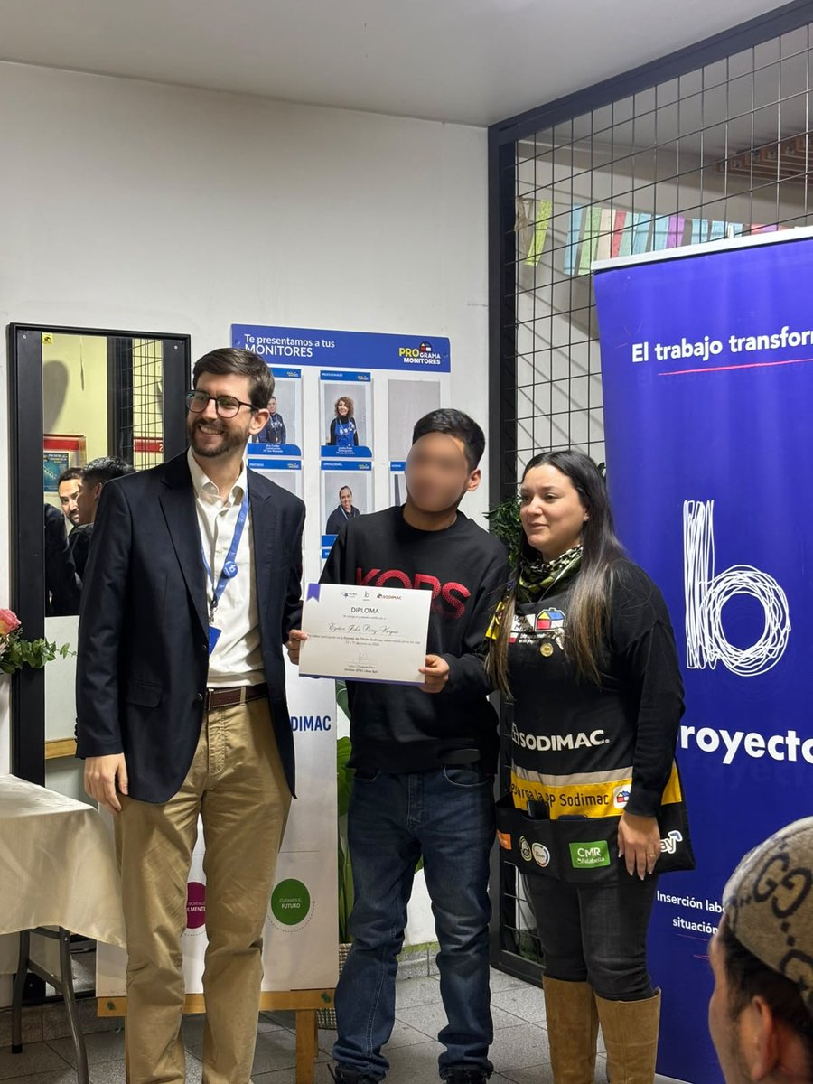 AcjCorporacion's tweet photo. 🤝 Una alianza entre la @AcjCorporacion, @fproyectob  y @homecenter_cl sigue generando oportunidades concretas. Un joven del Programa LAS SUR completó una capacitación en logística y hoy espera una entrevista laboral en la misma empresa donde se formó.
 https://t.co/oNL8ET33qF https://t.co/5i7RfuGDeA