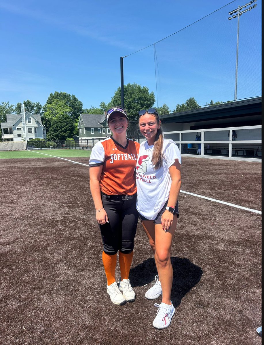 s_richetelli's tweet photo. Thank you @SCPrideSoftball for hosting an awesome camp. I really enjoyed meeting new people, and working with the coaching staff and some players! https://t.co/bmPMuYoJ5w