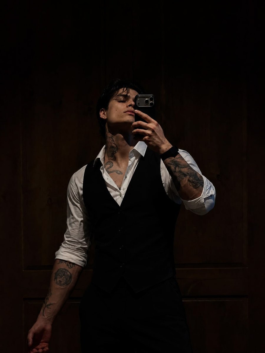i69inferno's tweet photo. — 𝗝𝗔𝗦𝗢𝗡 𝗕𝗟𝗔𝗖𝗞 🥀 

ㅤㅤㅤㅤ"𝑺𝒐𝒎𝒆 𝒎𝒆𝒏 𝒓𝒖𝒍𝒆 𝒌𝒊𝒏𝒈𝒅𝒐𝒎𝒔.
ㅤㅤㅤㅤㅤㅤ𝑰 𝒓𝒖𝒍𝒆 𝒏𝒊𝒈𝒉𝒕𝒎𝒂𝒓𝒆𝒔."
‹‹‹‹ 𝐊𝐢𝐧𝐠 𝐨𝐟 𝐂𝐫𝐢𝐦𝐞.

ᅠ ᅠ 𝕵.𝕭 ᅠ / / 𝑺𝒄𝒐𝒓𝒑𝒊𝒐 𝒎𝒂𝒏
ᅠ ᅠ ᅠ #sexrol.⠀⠀  #freerol.⠀⠀
ᅠ ᅠ ᅠ https://t.co/ipcbqfpxI2