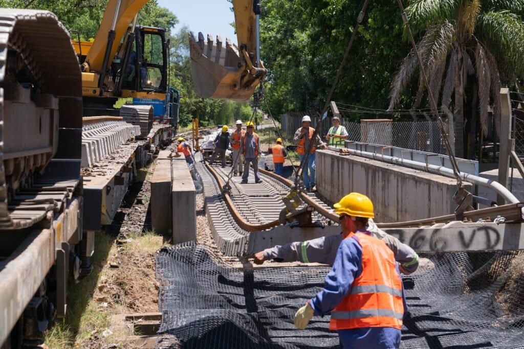 rielesnoticias's tweet photo. Continúan las obras dentro del marco de la Emergencia Ferroviaria
https://t.co/cfMh8JQ1Ya
@ArgTransporte @ArFerrocarriles @TrenesArg https://t.co/sFmeLXyH4v
