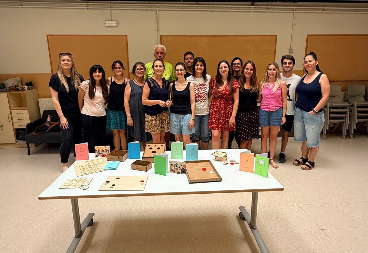 EscolaFlix's tweet photo. Punt i final? Més aviat un punt de partida!🚀✨
Avui hem tancat l'últim dia de la formació al nostre centre en Cultura Maker i Fabricació Digital amb sentit a càrrec de les docents de l'escola Remei i Laura. @cesirecat https://t.co/vpEaDgkEvE