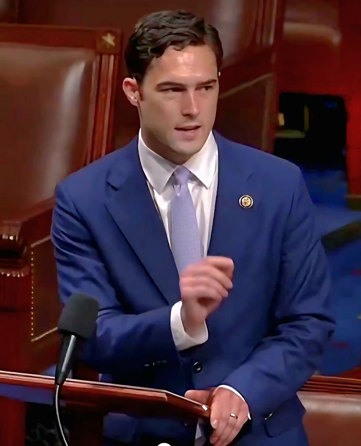 NuclearMAGAlady's tweet photo. 🚨Rep. Brandon Gill dropping pure fire —“It’s cool to love America. It’s cool to root for America. Never let anyone tell you otherwise!”

Patriotism is back, baby.

Is it cool to love America unapologetically? 

A. Yes 
B. No https://t.co/Drdl2U4HgG