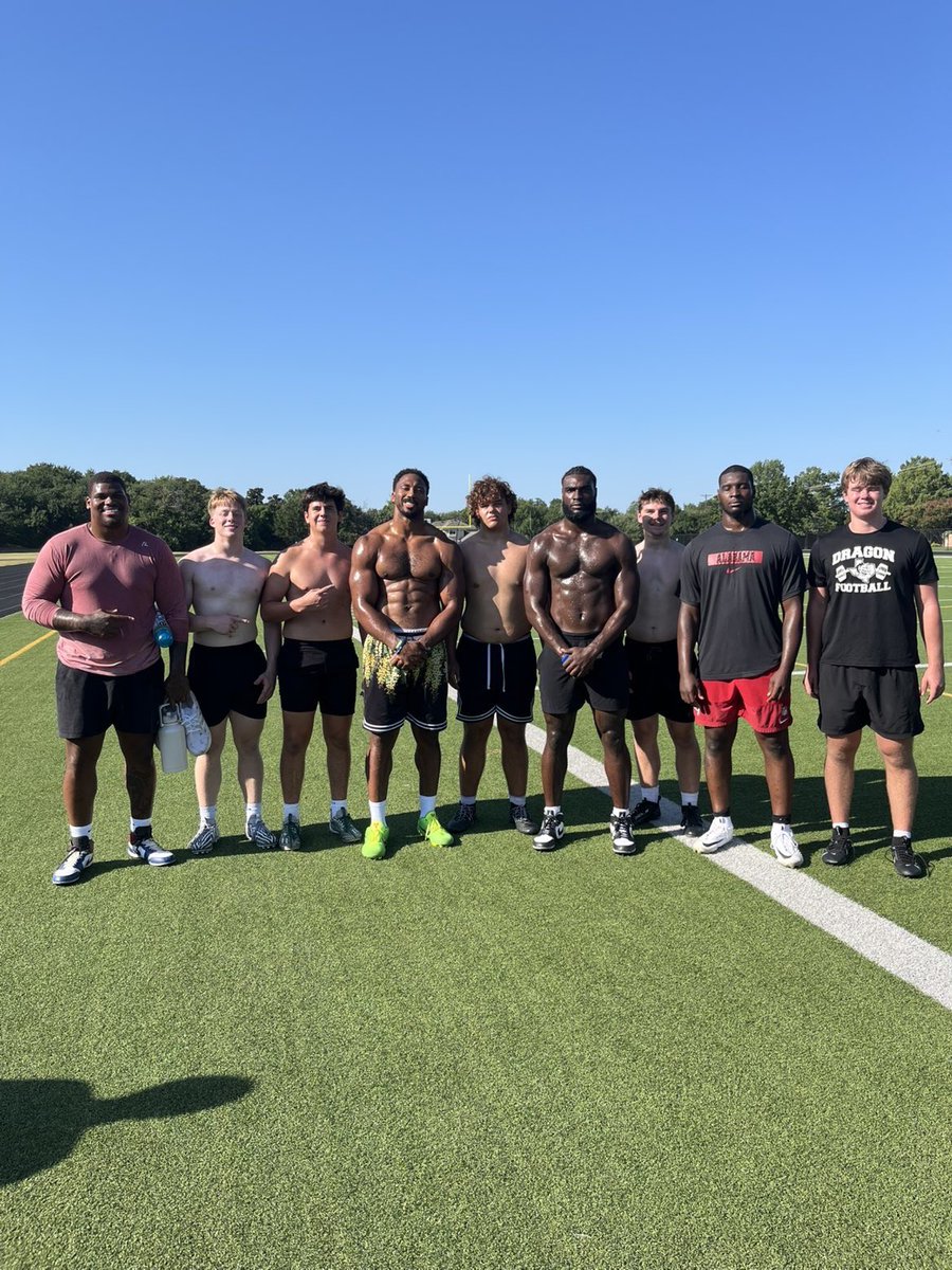 LorenzoM3210's tweet photo. Amazing day getting some work in with @Flash_Garrett @QuinnenWilliams and @will_anderson28! 50 days ⏳⏳

@CoachRazloznik @SLC_Recruiting @leemunn87 @ChoppinTheField https://t.co/iRSQdvj93b